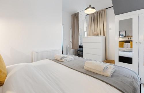 Thamesfield Apartment | Putney Thames garden flat
