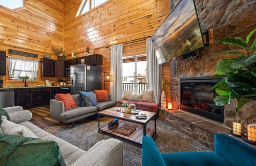 Pigeon Forge Cabin | Pvt Indr Heated Pool, 2miles Dollywood, HotTub BBQ