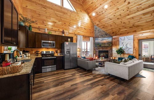 Pigeon Forge Cabin | Pvt Indr Heated Pool, 2miles Dollywood, HotTub BBQ