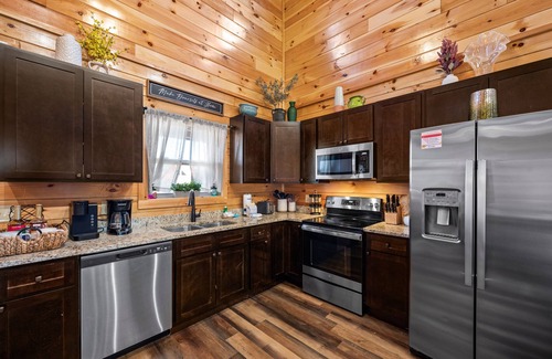 Pigeon Forge Cabin | Pvt Indr Heated Pool, 2miles Dollywood, HotTub BBQ