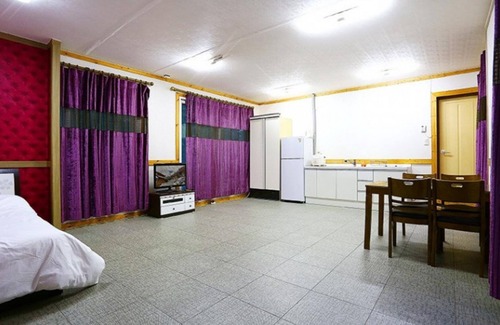 Jinbu House | Pyeongchang Eomeonipumsok Maeul Pension