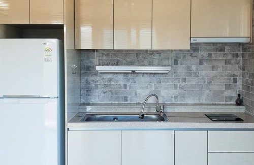 Yeosu House | Pyramid Red Clay Pension