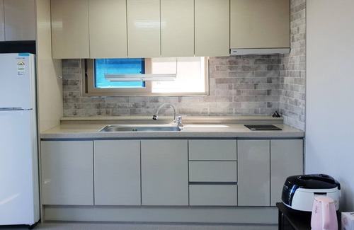 Yeosu House | Pyramid Red Clay Pension