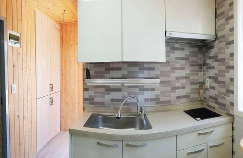 Yeosu House | Pyramid Red Clay Pension