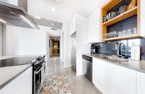 Uptown Apartment | Q21