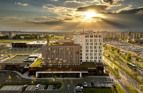 Tractorul Hotel | Qosmo Brasov Hotel