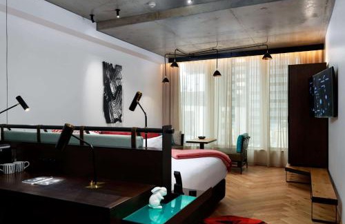 Melbourne Central Business District Hotel | QT Melbourne
