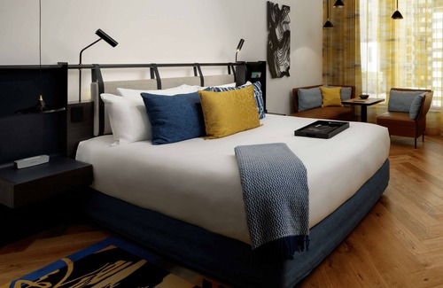 Melbourne Central Business District Hotel | QT Melbourne