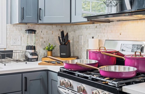 Providence Apartment | Quadro-Lux at Charles District PVD 4BR/2BA Laundry+Dishwasher+ Parking