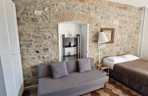 Potenza House | Quadruple Double Studio and Sofa Bed and Private Parking in Loco