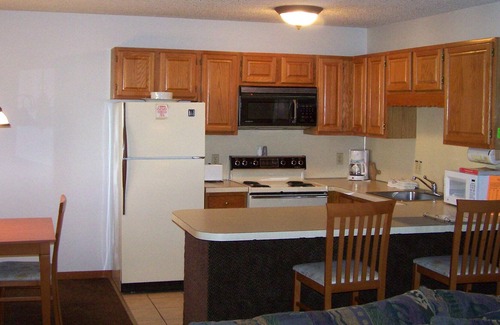 Drums Condo | Quail Hollow Village 2br suite Saturday check-ins