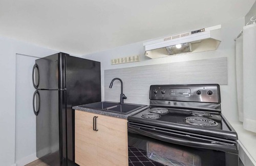 Saanich West Apartment | Quaint 1 Bedroom Suite, Victoria, BC