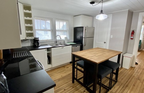 Kernersville Cottage | Quaint 2 bed 1 bath cottage style home