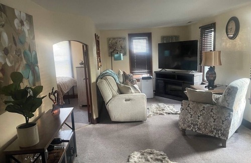 West Seneca Apartment | Quaint 2-bedroom apartment in West Seneca. Minutes away from HighMark Stadium