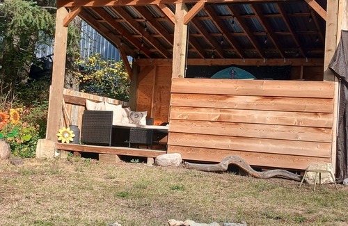 Martin City House | Quaint 2 bedroom house perfectly located for all of your Montana adventures!