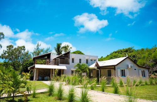Grand Gaube Apartment | Quaint 2BDR Apt in Melville Public Beach w pool