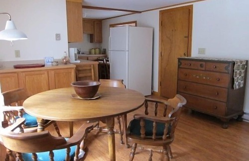 Wellfleet Cottage | Quaint 2BR Cottage in Wellfleet (1724)
