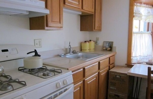 Wellfleet Cottage | Quaint 2BR Cottage in Wellfleet (1724)