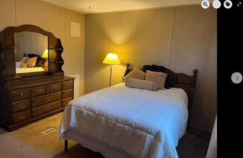 California Cottage | Quaint 3-bedroom cottage on working farm in small rural America. Pet friendly