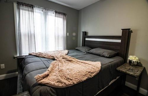 Niagara Falls Apartment | Quaint 3BR, 1 Bath near the falls