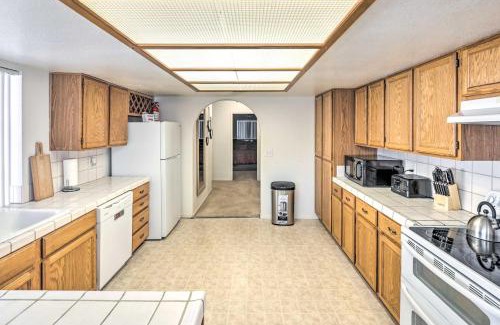 Sunridge Estates House | Quaint Bullhead City Getaway about 2 Mi to River!