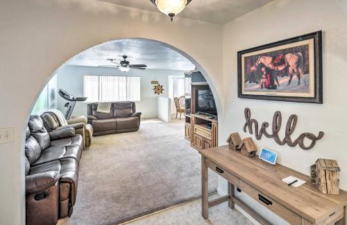 Sunridge Estates House | Quaint Bullhead City Getaway about 2 Mi to River!