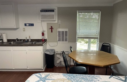 Pottsboro Cabin | Quaint cabin at Little Mineral Marina: Cabin 5