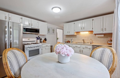 South Yarmouth House | Quaint Cape Cod Home! A/C! Firepit! Dogs Allowed