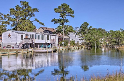 Chincoteague House | Quaint Chincoteague Island Hideaway with 2 Porches!