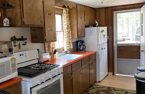 Crandon Cottage | Quaint, Clean Cottage with Breathtaking Sunset Views