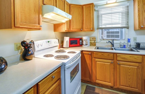 Cody Cottage | Quaint Cody Cottage w/Grill: Walk to Downtown!