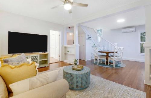 Stuart House | Quaint Cottage - Downtown Stuart