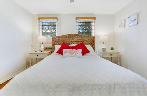 Stuart House | Quaint Cottage - Downtown Stuart