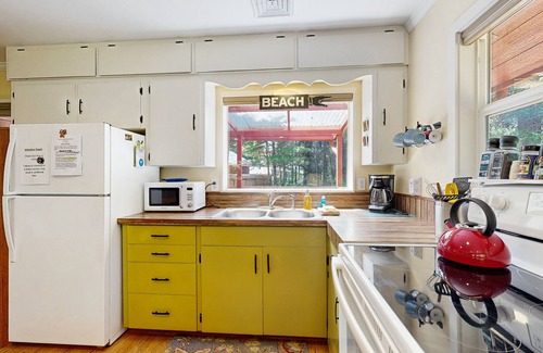 Tillicum Beach Cottage | Quaint cottage in the woods 75 yards to the beach - dog-friendly, firepit & WiFi