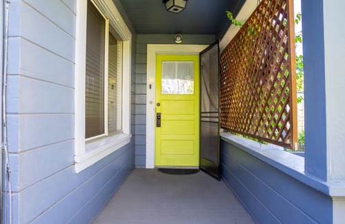 West Alameda Cottage | Quaint early 1900's Cottage close to beach & shops with high speed internet