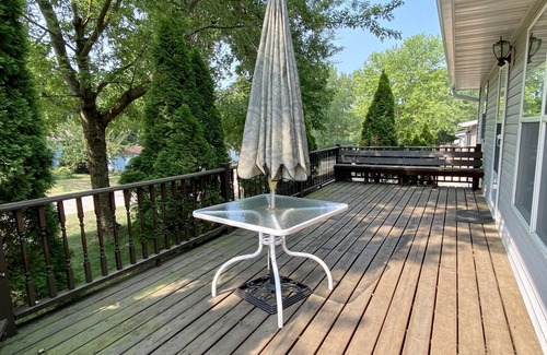 Spirit Lake House | Quaint East Lake House