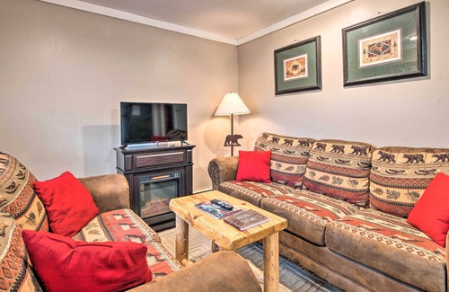 Carbondale House | Quaint Home w/ Lake Views < 10 Mi to Elk Mtn!