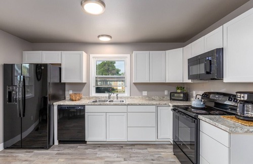 Central - Terry House | Quaint new renovation perfect for your large group