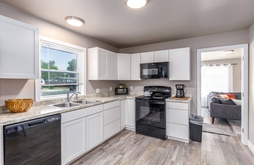 Central - Terry House | Quaint new renovation perfect for your large group