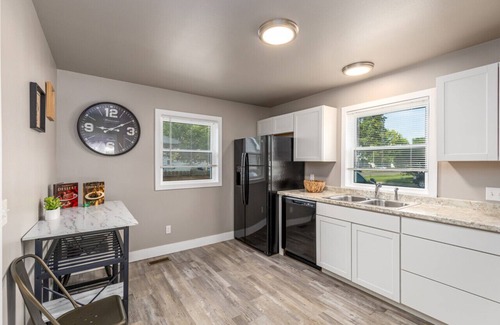 Central - Terry House | Quaint new renovation perfect for your large group