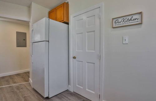 Salem Apartment | Quaint Salem Gem Close to Shopping, Hiking ,Boston