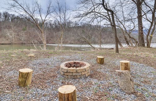 Rileyville Cabin | Quaint Shenandoah River Cabin: Kayak + Paddleboard