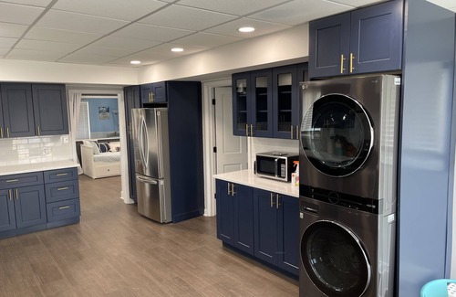 Williams Bay House | Quaint Sleep 8 In Downtown Walk to Lake Pets OK