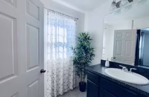 Loughman House | Quaint townhome with AC in charming Davenport