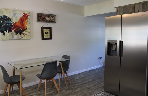 Crystal River House | Quaint updated 2 bedroom townhouse located in the heart of Crystal River