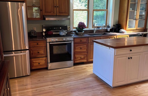 Warren House | Quaint Vermont farmhouse in Warren Village