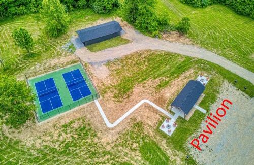 Cosby House | Quaint Villa, Pickleball Court, Creek, WIFI, Mountain Views, Starting at 79"