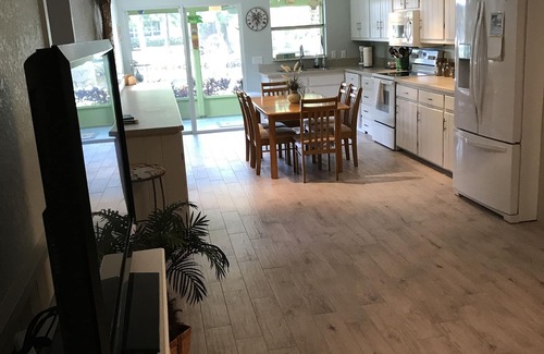 Homosassa Cottage | Quaint Waterfront Cottage-75 Ft. Boat dock