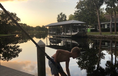 Homosassa Cottage | Quaint Waterfront Cottage-75 Ft. Boat dock