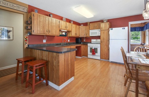 Wild Oak Cabin | Quaint Year Round Cabin with Access to Lake Minnewawa.